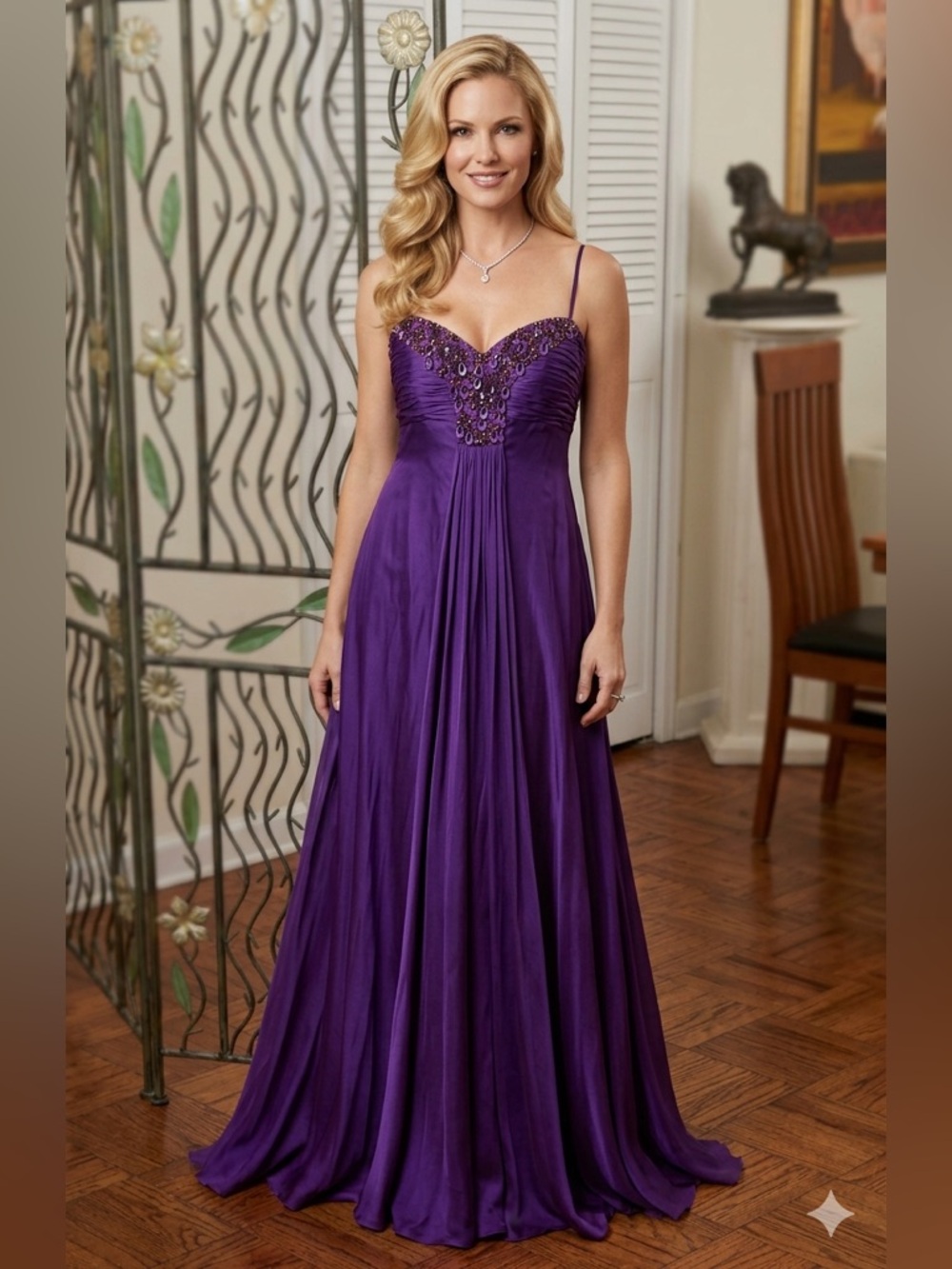 THEIA  Night gown for special occasions.
Excellent condition, worn few times.